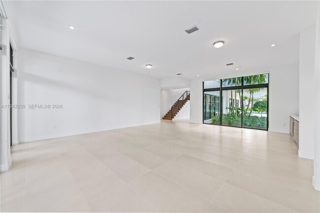 Foto del edificio - 16680 Botaniko Dr N