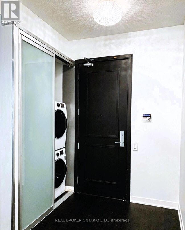 Photo du bâtiment - 88 Park Lawn Rd