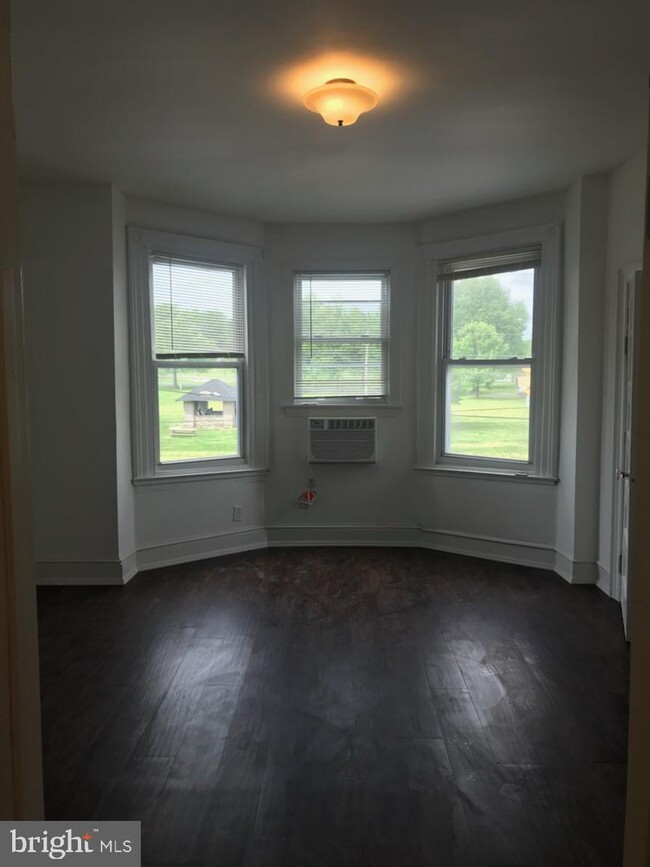 Building Photo - 5106 Parkside Ave