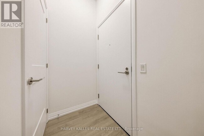 Photo du bâtiment - 50-350 Dunfield Ave
