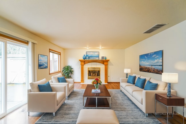Building Photo - *2nd Full Month Rent Free with a 17 Month Lease* Welcome to this stunning 4-bedroom, 2.5 bathroom...