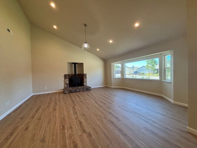 Foto del edificio - 3 Bedroom, 2 Bathroom Family Home