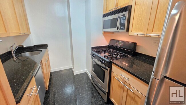 Foto del edificio - Sunlit 5th-Floor 1-Bed near Union Square | Doorman & Complimentary Gym