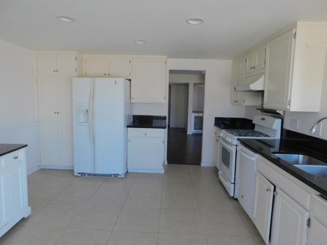 Building Photo - 2300 Kingsbridge Lane