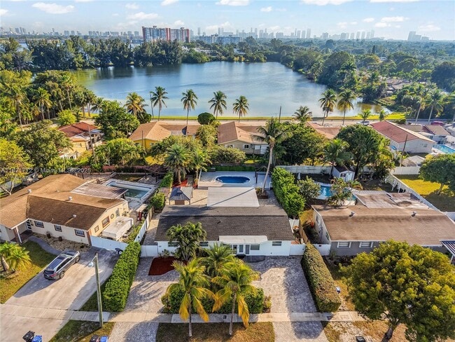 Foto del edificio - 18361 NE 7th Ct