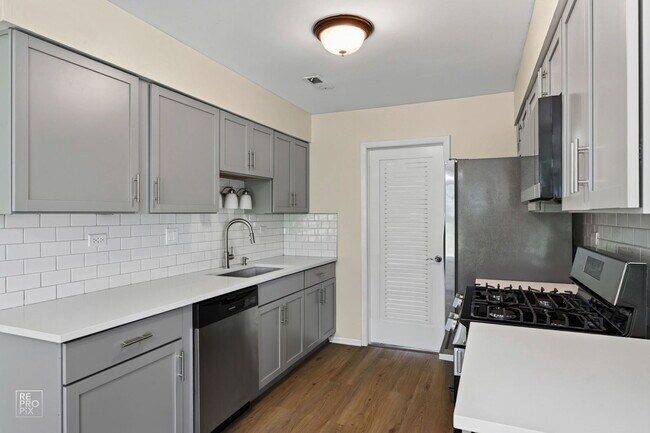 Foto del edificio - 7922 Knottingham Cir