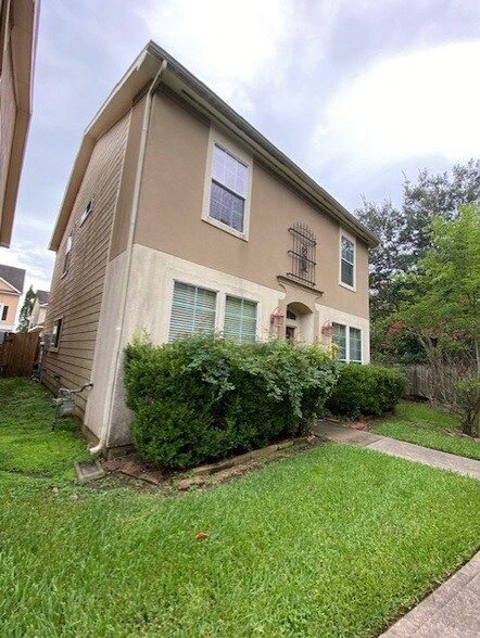 Foto del edificio - 3415 Clearview Cir