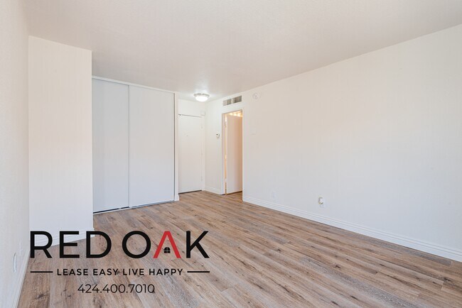 Foto del edificio - 17830 Sherman Way