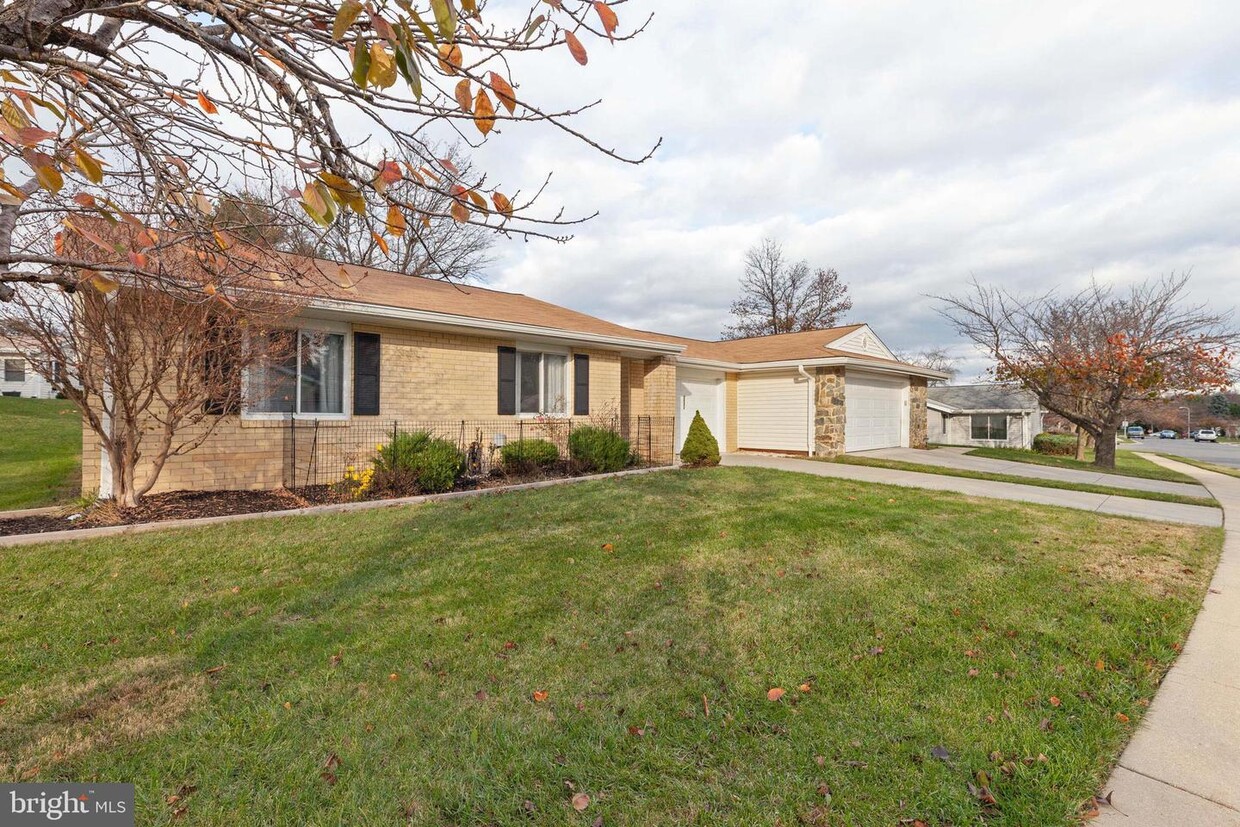Primary Photo - 3533 Fitzhugh Ln