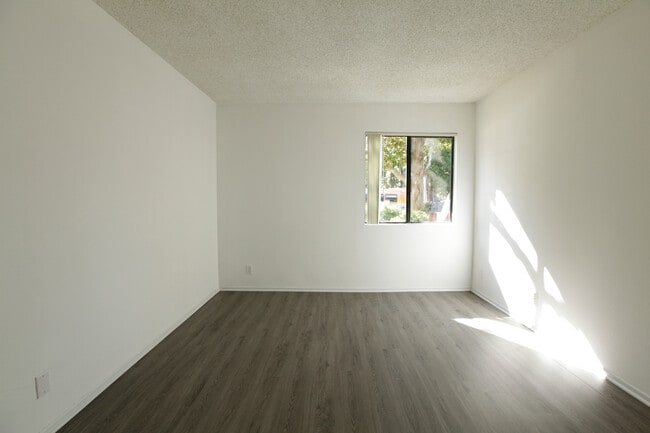 Building Photo - 601 Westholme Ave