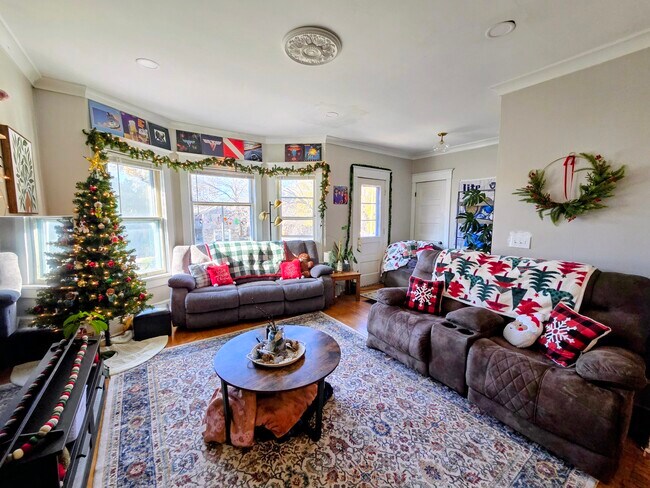 Foto del edificio - 3022 N Frederick Ave