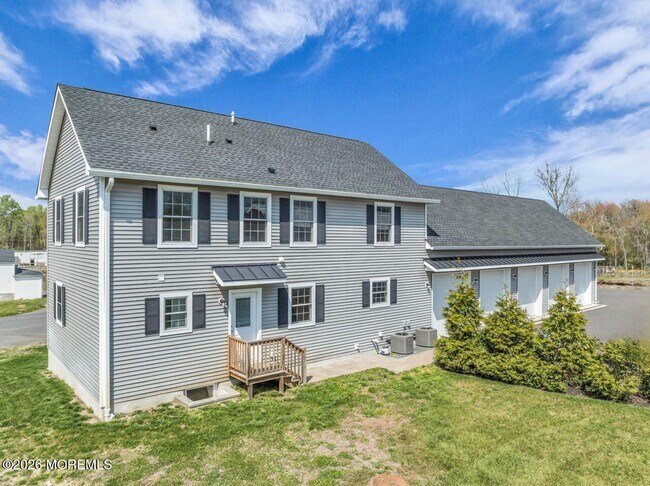 Foto del edificio - 553 Colts Neck Rd