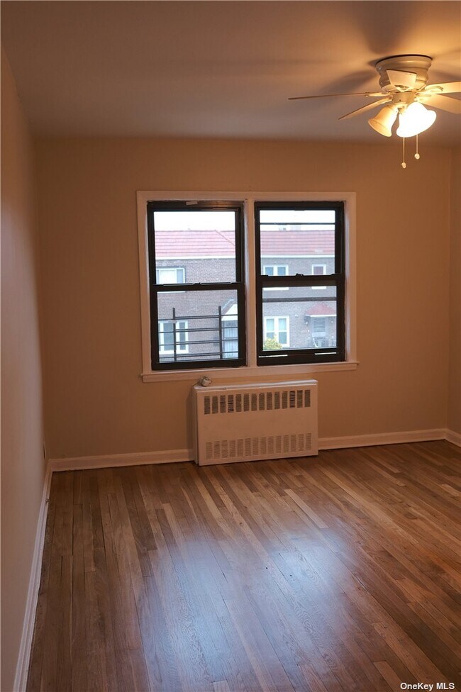 Foto del edificio - 102-30 183rd Pl