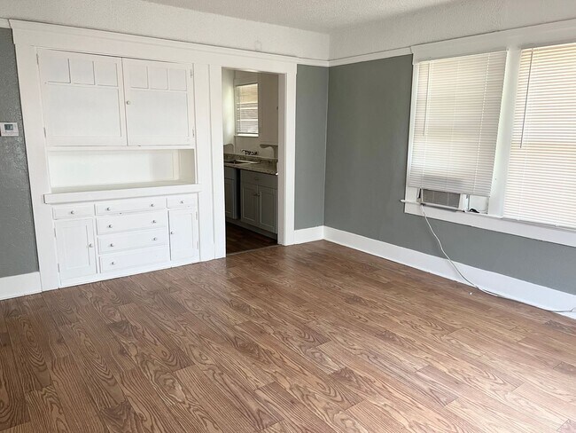 Building Photo - 2 bedroom / 1 bath in Tower District