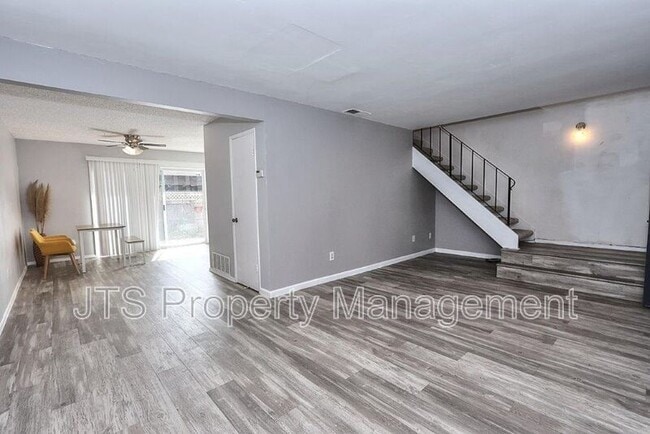 Building Photo - 8851 Salmon Falls Dr