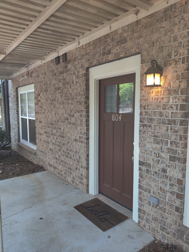 Building Photo - 490 Barnett Shoals Rd