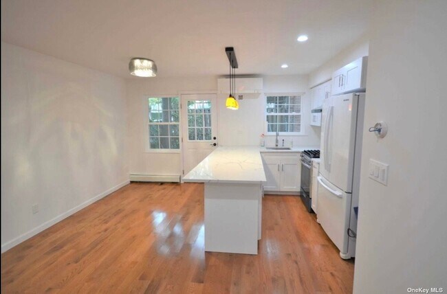 Foto del edificio - 51-6 61st St