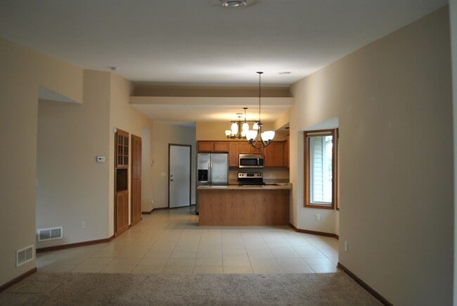 Building Photo - 786 Plum Tree Ln