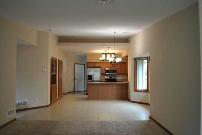 Foto del edificio - 786 Plum Tree Ln