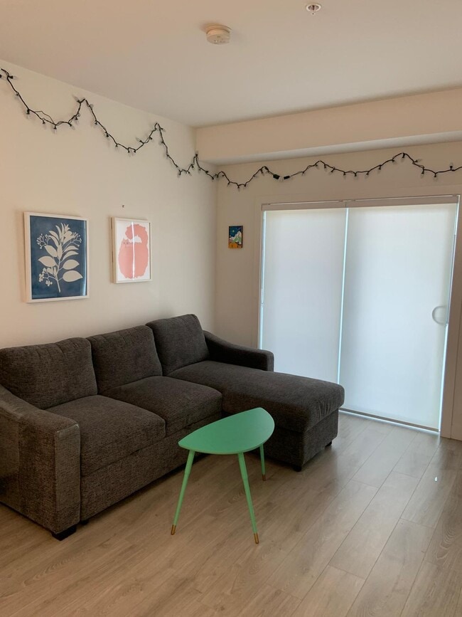 Photo du bâtiment - 10620-10132 132 St