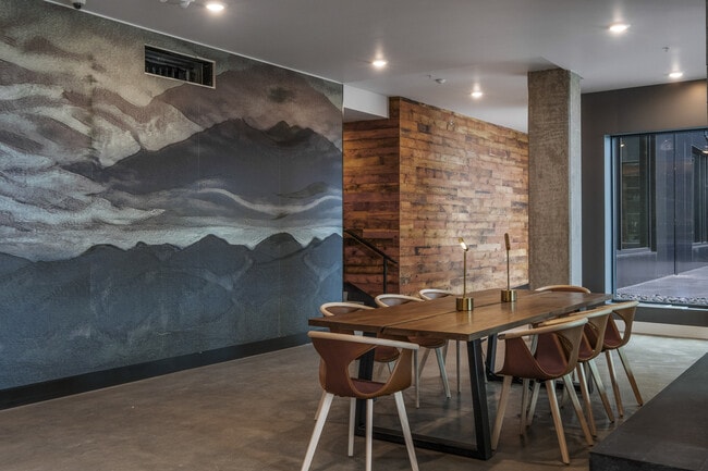 Building Photo - Rook