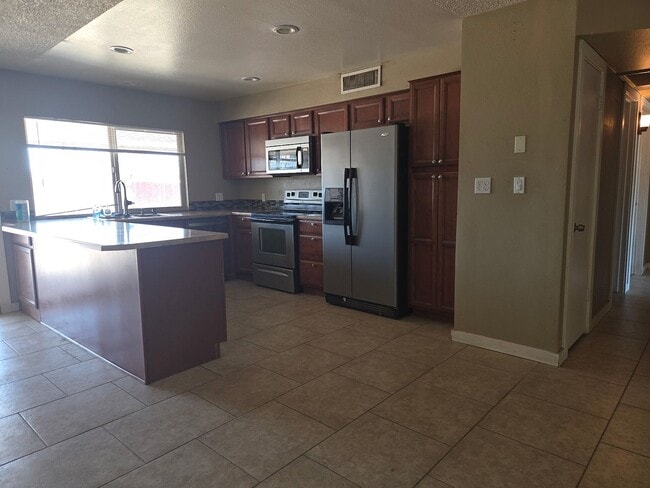 Building Photo - 804 W Colgate Dr