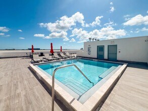 Building Photo - 2740 SW 28th Terrace