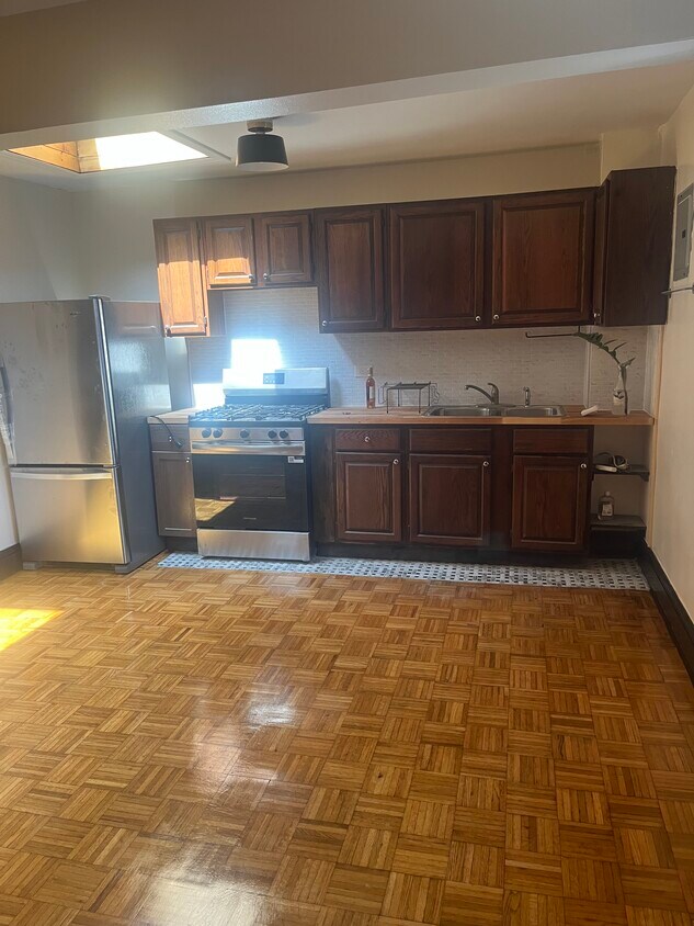Foto principal - 582 Saint Marks Ave