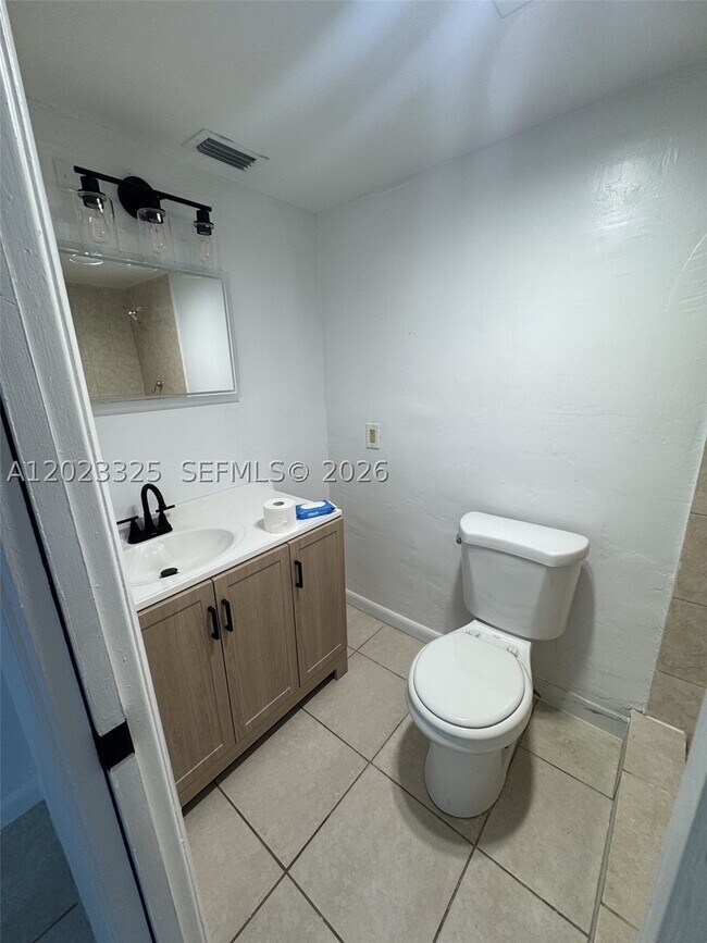 Foto del edificio - 1643 NE Miami Gardens Dr