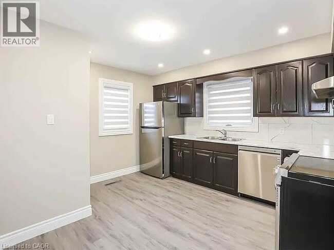 Building Photo - 8 Frederick St