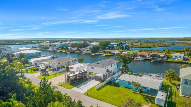 Foto del edificio - 3397 Mangrove Dr