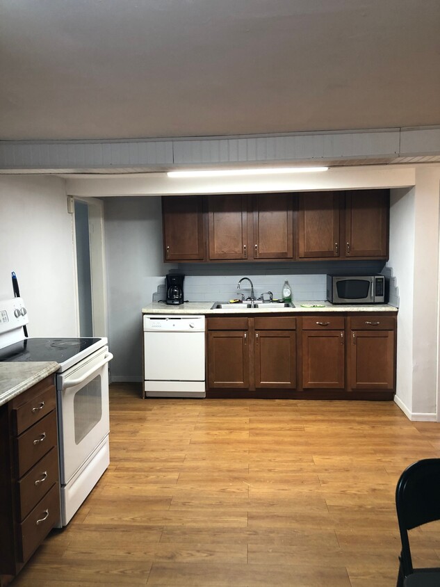 cocina amplia - 517 3rd Ave NW
