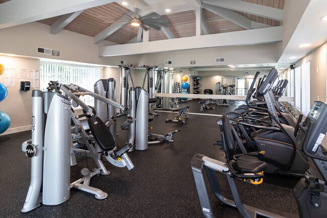 Foto del edificio - GATEWAY APARTMENTS