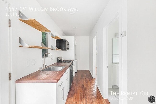 Building Photo - Updated Bungalow Community | Modern Finish...