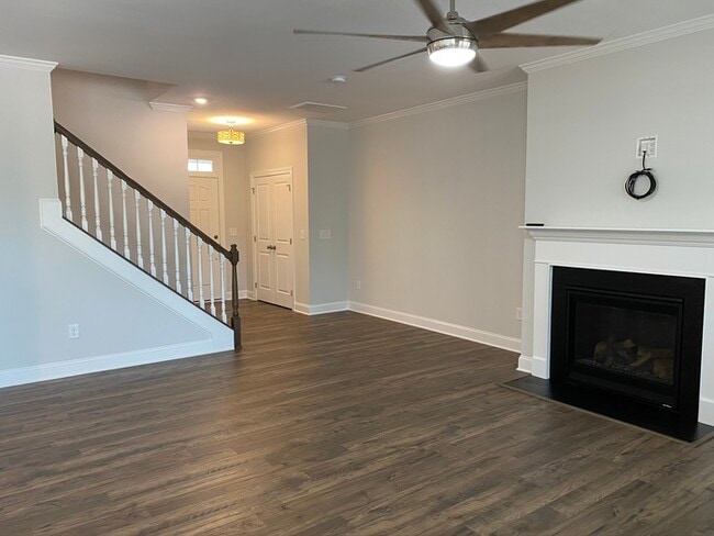 Building Photo - 446 Shale Creek Dr