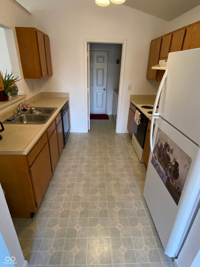 Building Photo - 5251 Bluff View Dr