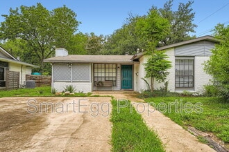Building Photo - 1612 Broadmoor Dr