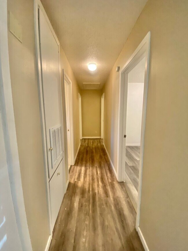 Building Photo - Great rental near center of Lubbock now av...