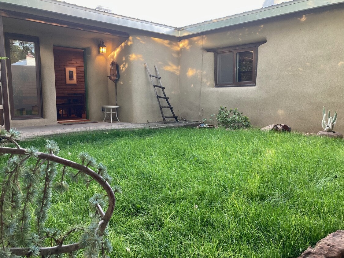 Primary Photo - 5991 Corrales Rd
