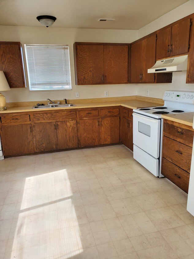 Kitchen - 180 S 180 E