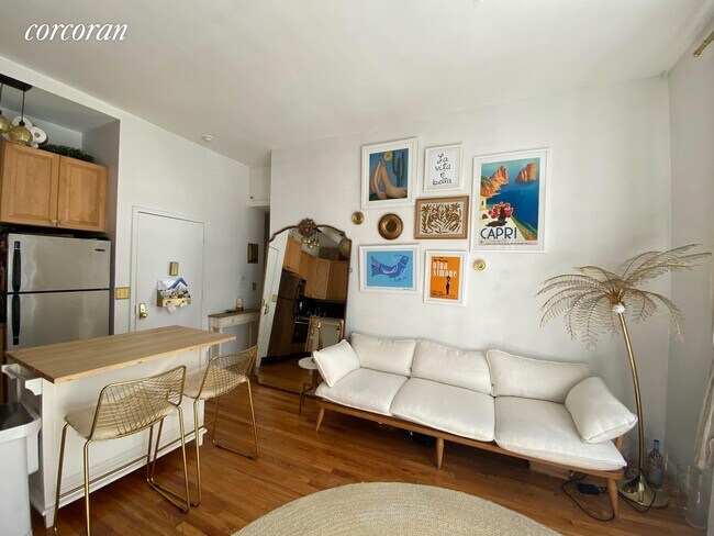 Building Photo - 328 E 77th St