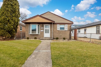 Building Photo - 7769 Mason Ave