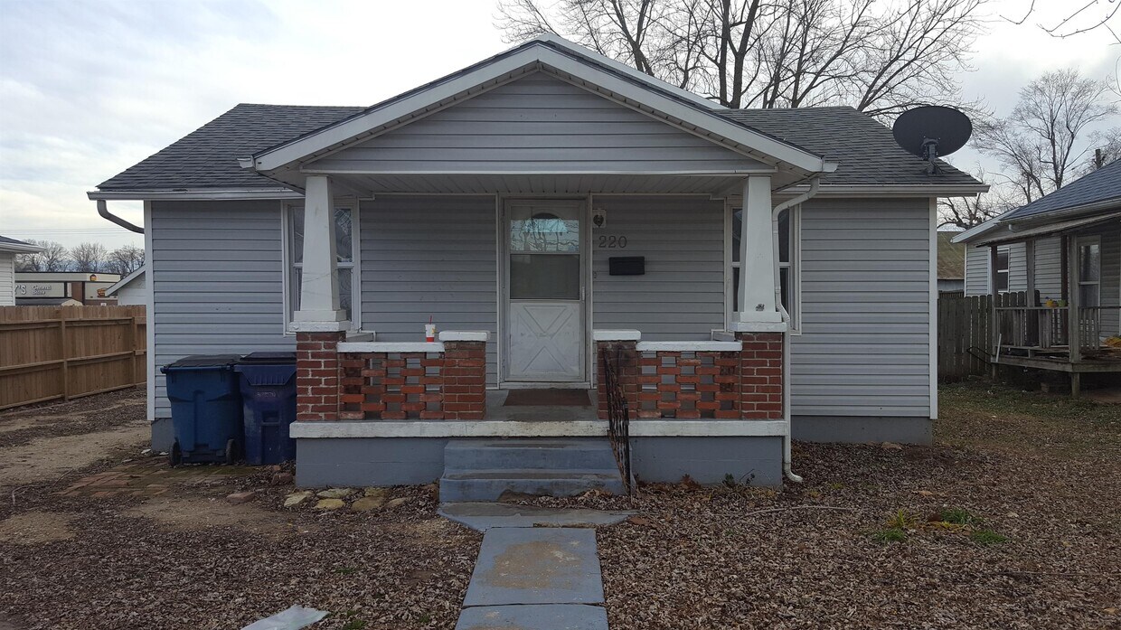 Primary Photo - 220 W 3rd St