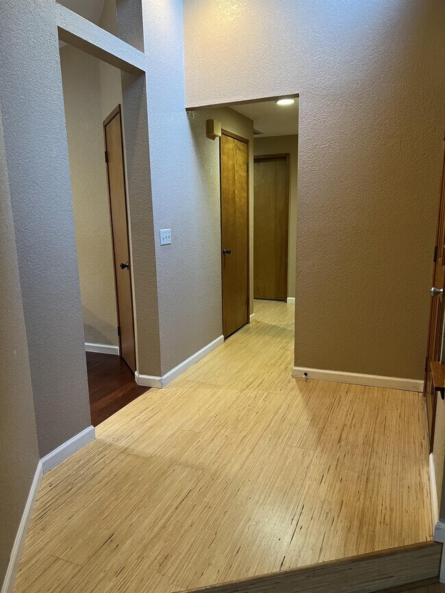 Foto del edificio - 2203 47th St Ct NW