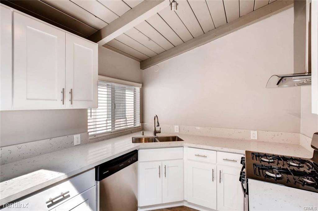 Primary Photo - 3 br, 2 bath Duplex - 510 1/2 Iris Ave