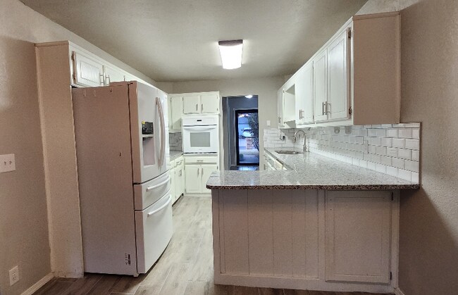 Foto del edificio - 2804 Fairfield Dr