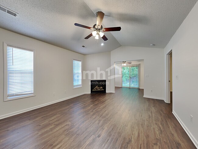 Building Photo - 5500 Regent Village Dr