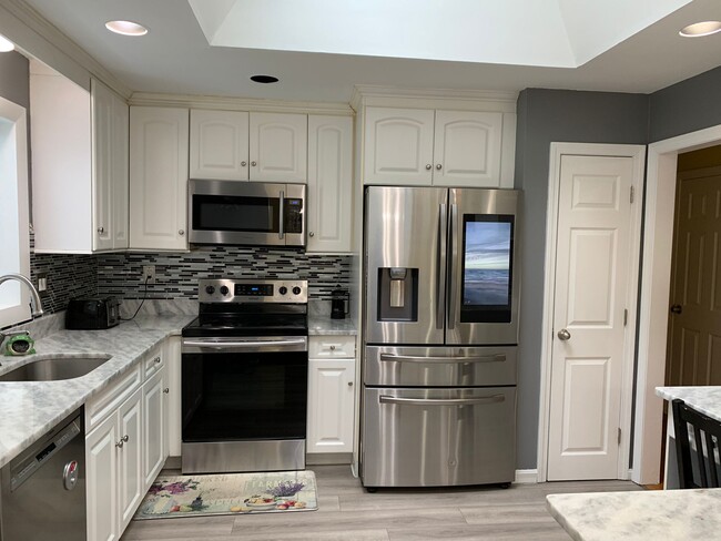 Kitchen - pic#2 - 15 Sherwood Cir