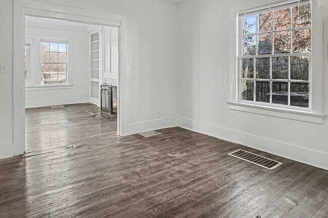 Building Photo - 1811 Fairfax Ave