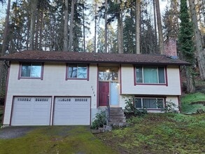 Building Photo - 2728 Timberline Dr